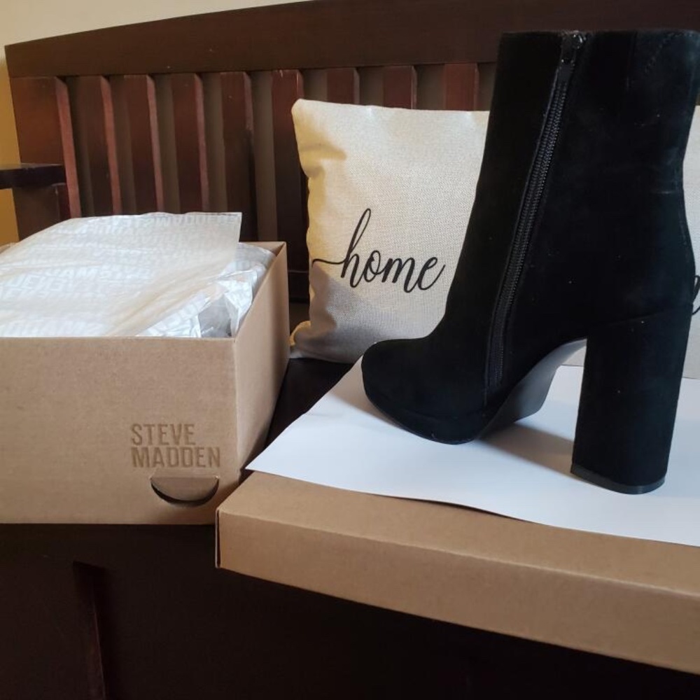 Steve Madden Black Suede Boots